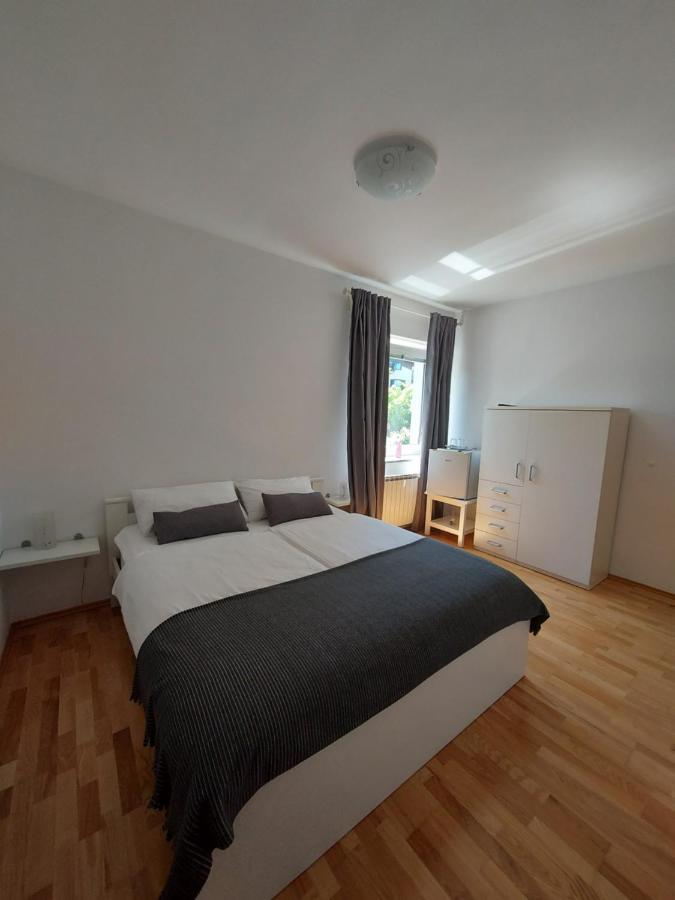 Guesthouse Pri Mihelovih Sežana エクステリア 写真