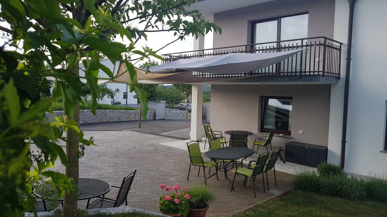 Guesthouse Pri Mihelovih Sežana エクステリア 写真